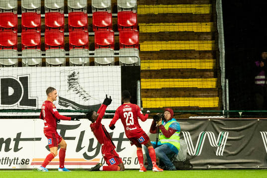 Östersunds Jordan Attah Kadiri jublar