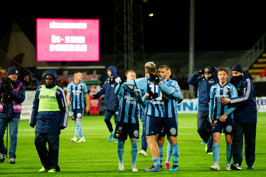 Djurgårdens Astrit Ajdarevic jublar med lagkamrater