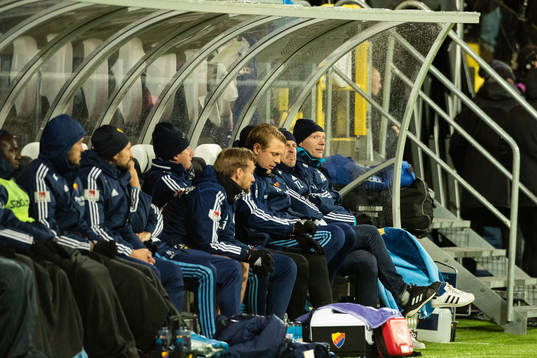 Djurgårdens tränare Kim Bergstrand på bänken