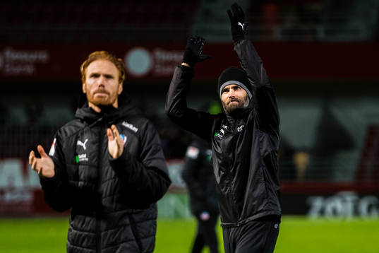 Helsingborgs tränare Olof Mellberg jublar