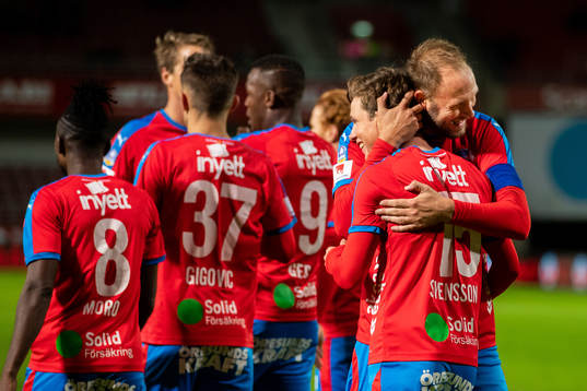 Helsingborgs Andreas Granqvist jublar med Max Svensson