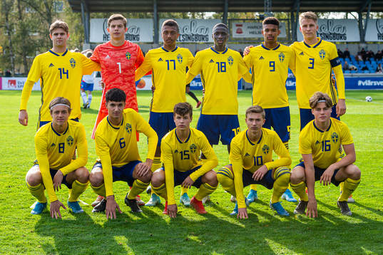 Spelarna står uppställda för en lagbild
