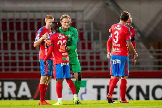 Helsingborgs Ibrahim Bance jublar med Markus Holgersson och
