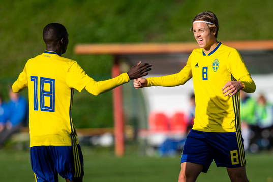 Sveriges Seedy Jagne och Ludvig Nåvik jublar