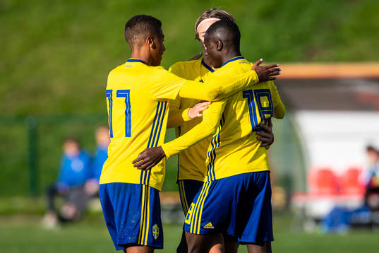 Sveriges Nuha Jatta, Seedy Jagne och Ludvig Nåvik jublar