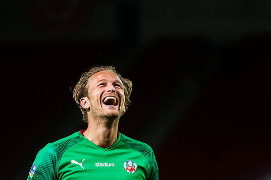 Helsingborgs målvakt Anders Lindegaard jublar