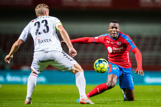 Kalmars Viktor Elm och Helsingborgs Alhaji Gero