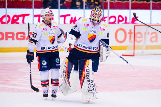 Djurgårdens Niclas Bergfors och målvakt Niklas Svedberg
