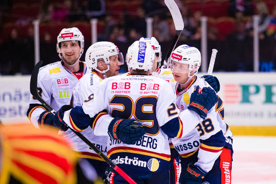 Djurgårdens Olle Alsing jublar
