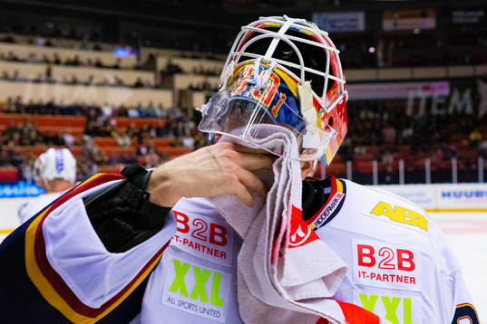 Djurgårdens målvakt Niklas Svedberg deppar