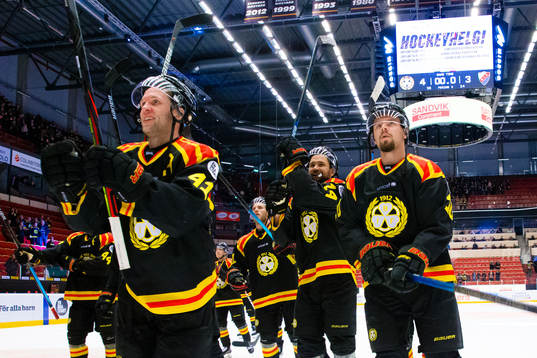 Brynäs Greg Scott, Johan Alcén och Marcus Ersson jublar