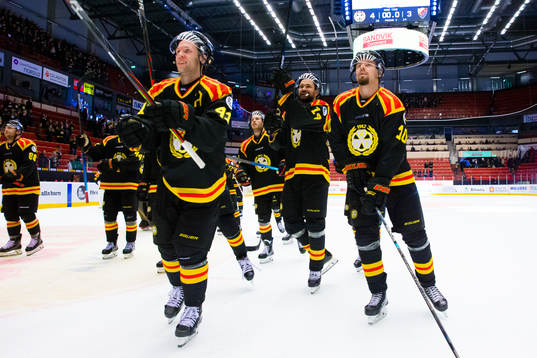 Brynäs Greg Scott, Johan Alcén och Marcus Ersson jublar