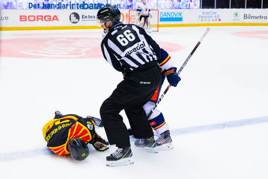 Brynäs Daniel Mannberg med en skada