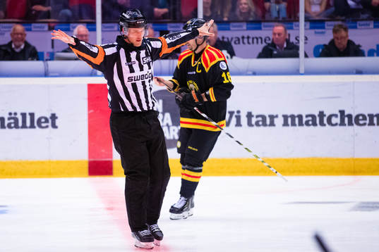 Domare underkänner ett mål av Djurgårdens Manuel Ågren