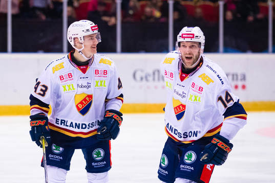 Djurgårdens Tom Nilsson jublar med Tom Wandell