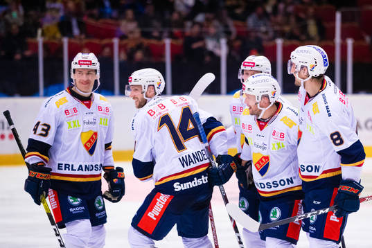 Djurgårdens Tom Nilsson jublar med Tom Wandell och