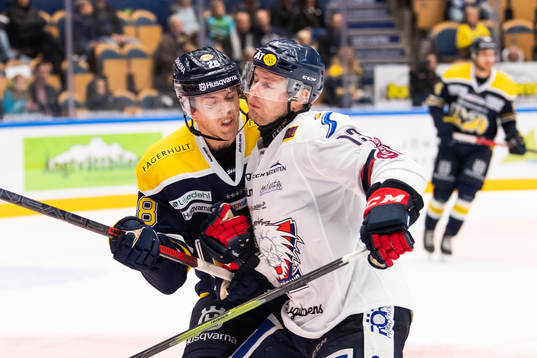 s Johannes Kinnvall och Linköpings Andrew Gordon
