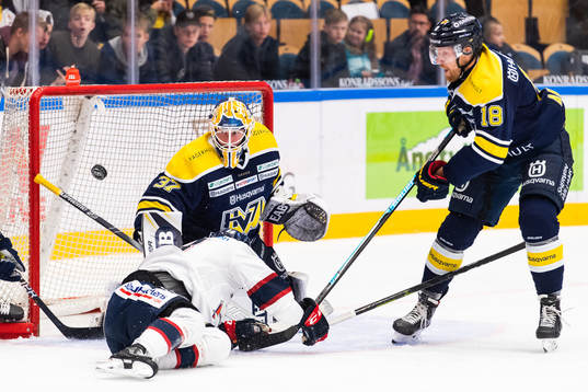 s målvakt Jonas Gunnarsson och Joakim Andersson