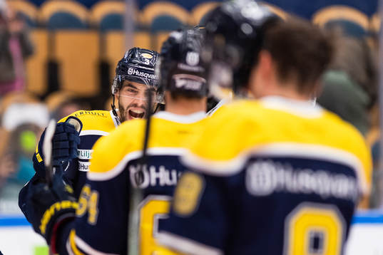 s Markus Lauridsen jublar