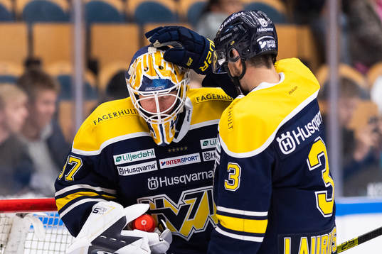 s målvakt Jonas Gunnarsson och Markus Lauridsen jublar