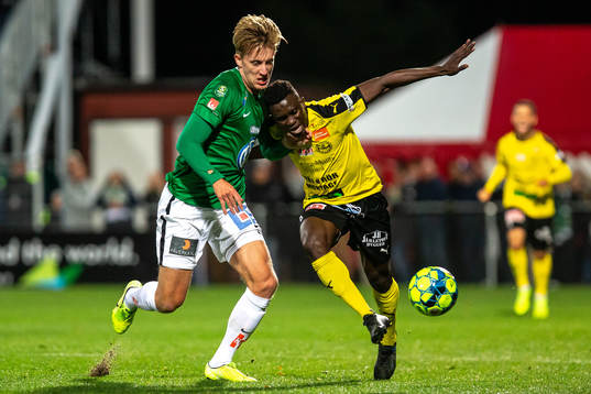 Jönköpings Jesper Svensson och Mjällbys Bubacarr Jobe