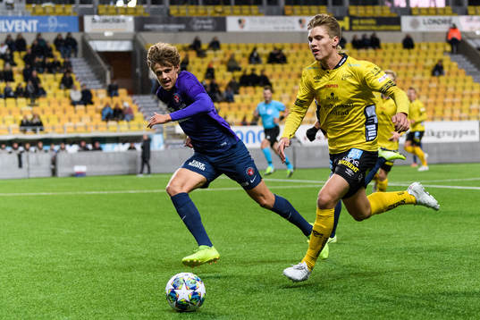 Elfsborgs Oliver Zanden och Midtjyllands Nicolas Madsen
