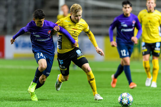 Elfsborgs Kevin Liitmatainen och Midtjyllands Antonis Martis