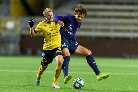 Elfsborgs Kevin Holmén och Midtjyllands Nicolas Madsen