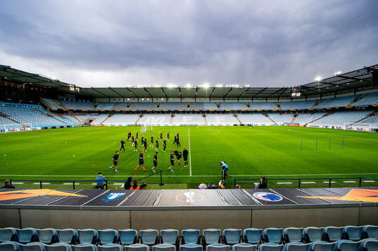 Players warm up