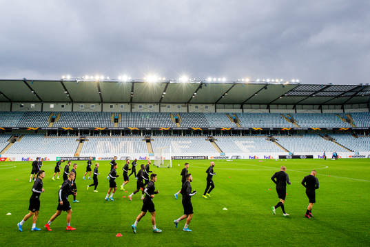 Players warm up