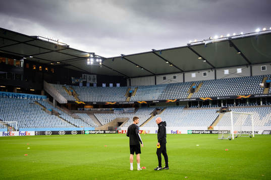 Markus Rosenberg speaks with Uwe Rösler, head coach of
