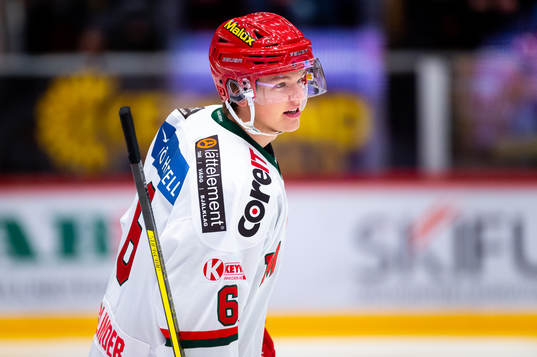 Modos Mattias Norlinder jublar