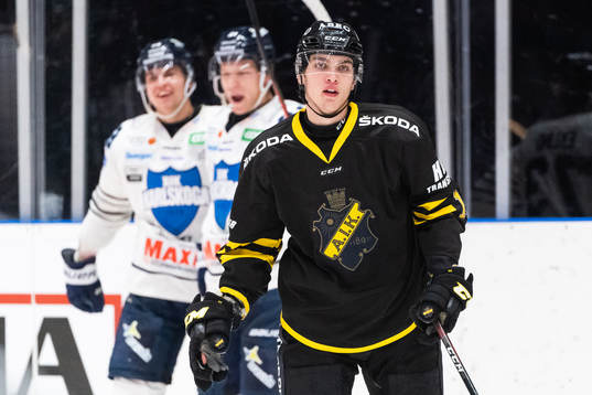 s Jacob Svensson deppar medan Karlskogas Tor Immo jublar