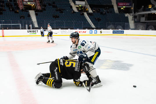 s Jacob Svensson och Karlskogas Victor Berglind