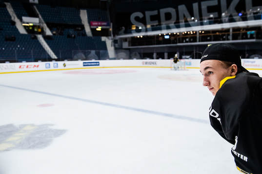 s målvakt August Hedlund