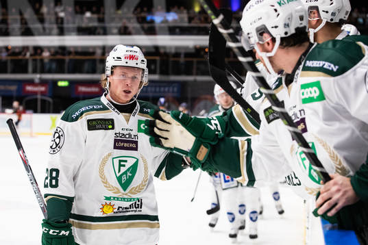 Färjestads Linus Arnesson jublar