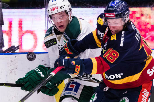 Färjestads Victor Ejdsell och Djurgårdens Simon Johansson