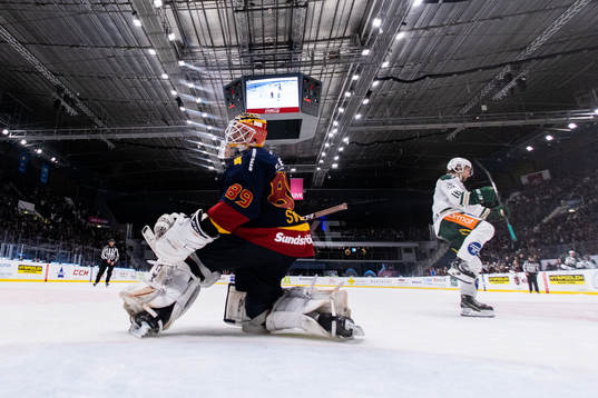 Djurgårdens målvakt Niklas Svedberg deppar och