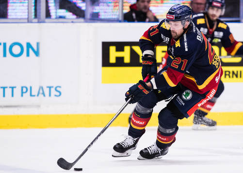 Djurgårdens Patrik Berglund med pucken