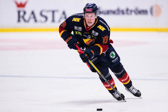 Djurgårdens Kalle Östman med pucken
