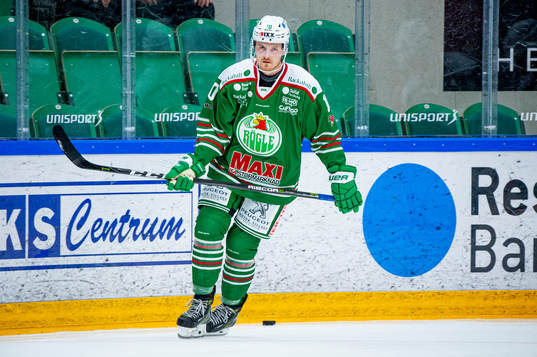 Rögles Nick Sörensen värmer upp