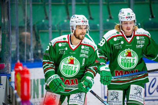 Rögles Craig Schira och Erik Andersson värmer upp
