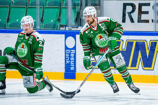 Rögles Anton Bengtsson och Craig Schira värmer upp