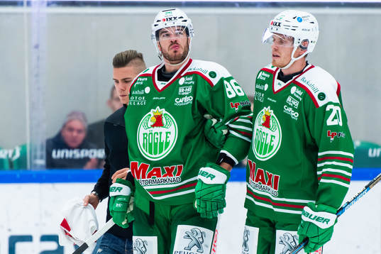 Rögles Eric Gelinas får hjälp av planen av Hampus