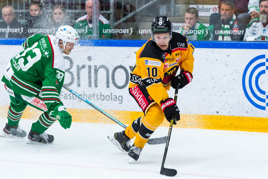 Rögles Niklas Hansson och Luleås Einar Emanuelsson