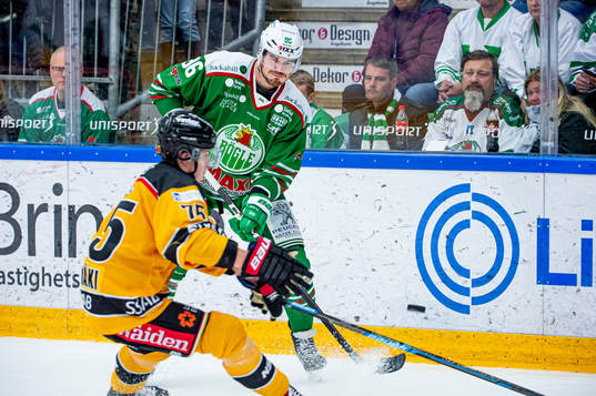 Rögles Eric Gelinas mot Luleås Arttu Ilomäki