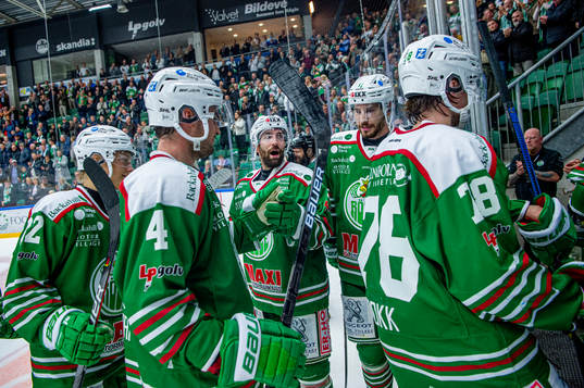 Rögles spelare jublar