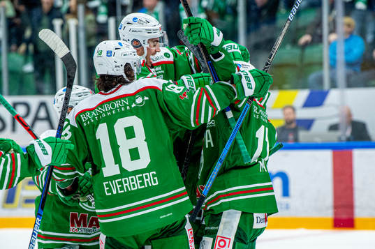 Rögles spelare jublar