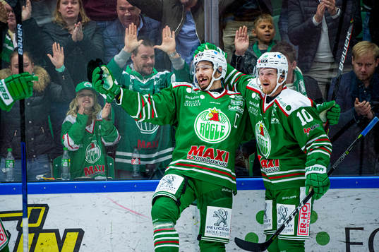 Rögles Mattias Sjögren och Nick Sörensen jublar