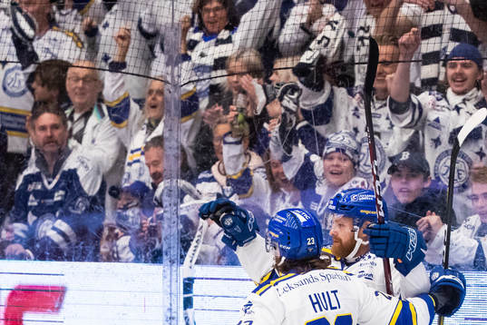 Leksands Mattias Ritola och André Hult jublar